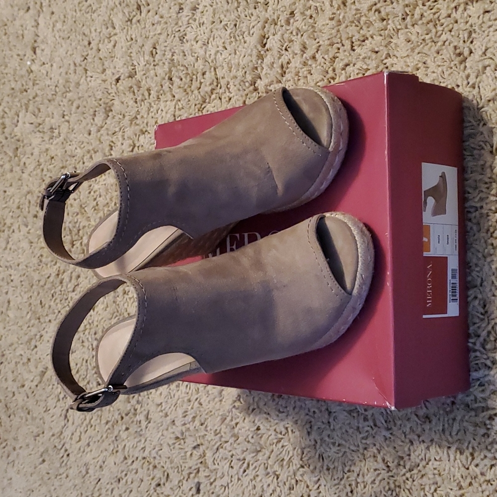 Peep toe wedges